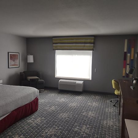 Hampton Inn & Suites Pittsburgh New Stanton Pa Exterior photo
